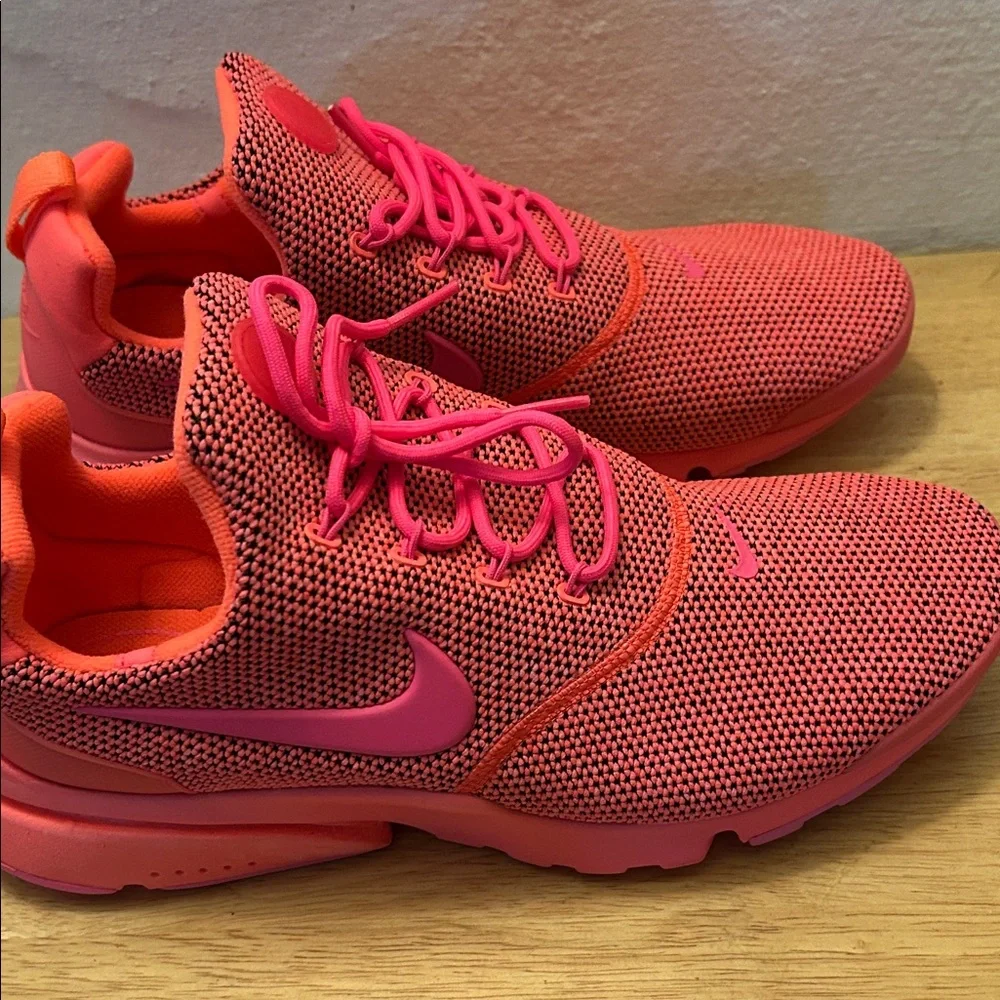 NEW Nike Bright hot Pink Sneakers - Picture 6 of 6
